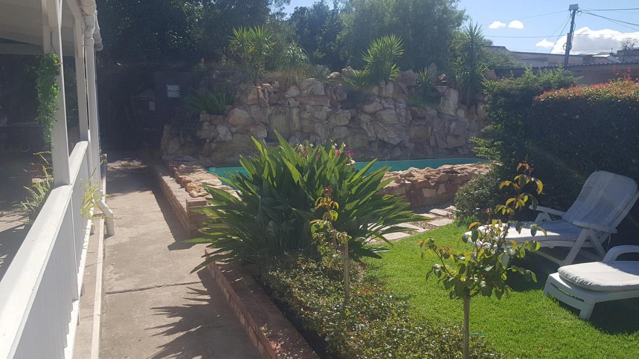 Best Little Guest House new name is Beit Shalom Guest House Oudtshoorn Exterior foto